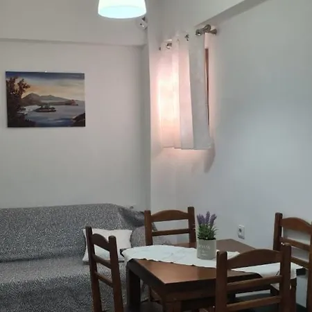 Llazari 公寓式酒店 3*