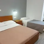Llazari 3*