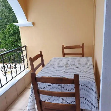Llazari 3* Himare