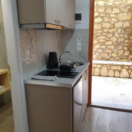 Llazari Aparthotel Himare
