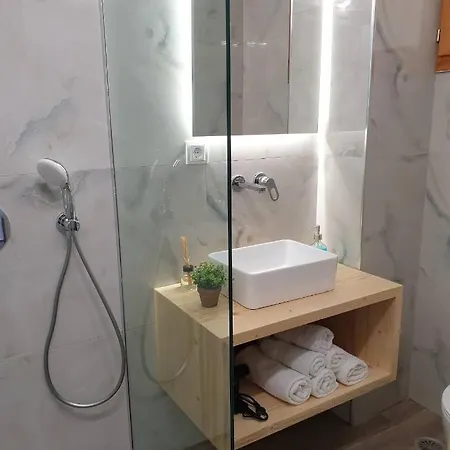 Aparthotel Llazari Himare