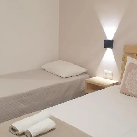 Aparthotel Llazari