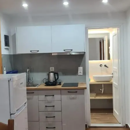 Aparthotel Llazari Himare