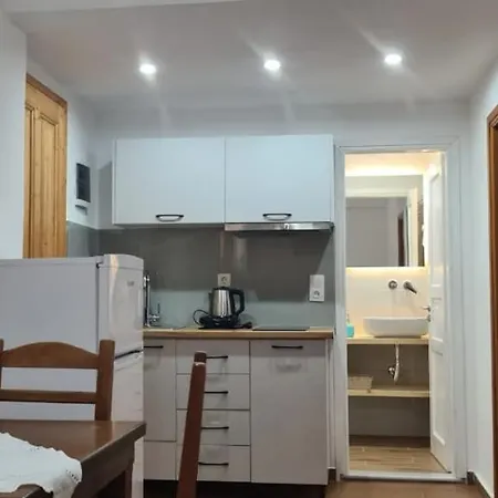 Llazari 3* Himare
