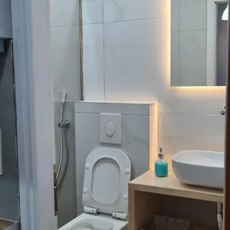 Llazari Aparthotel Himare