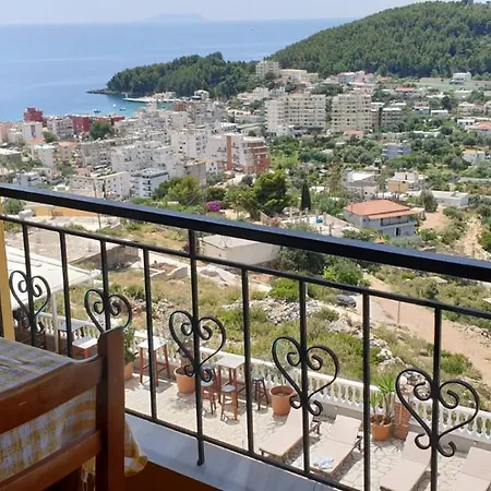 Aparthotel Llazari