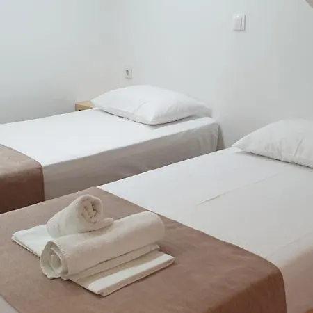 Llazari 3* Himarë