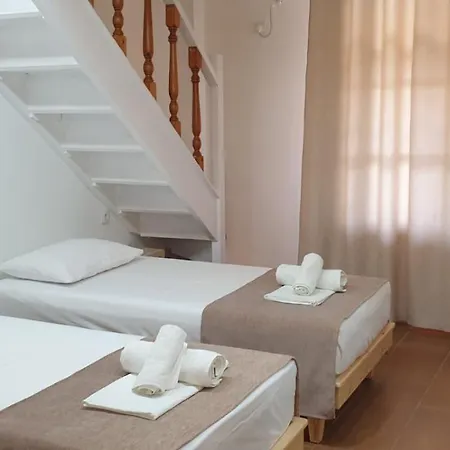 Llazari Aparthotel