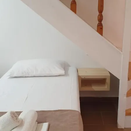 Aparthotel Llazari Himare